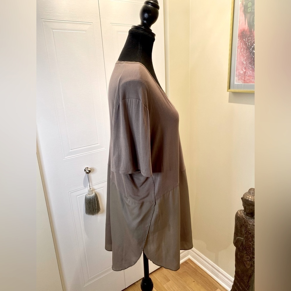 ✅Joe Fresh army  green flowy Tshirt & btm chiffon like fabric w/ vents 💚 - Picture 5 of 9